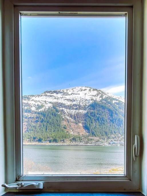 Ocean And Mountain View Home, Near Downtown Juneau Eksteriør billede