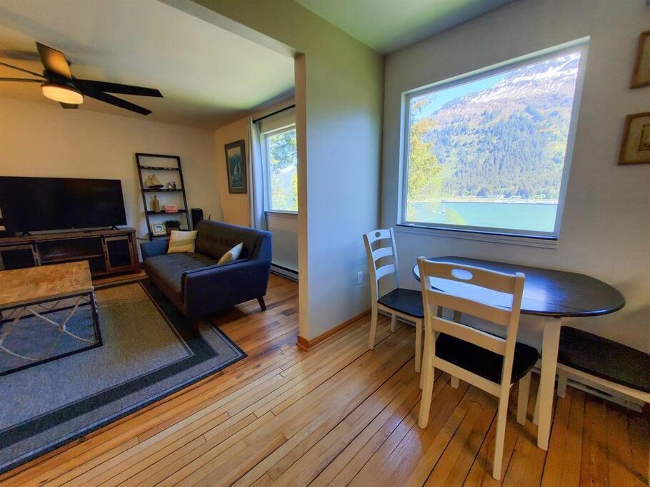 Ocean And Mountain View Home, Near Downtown Juneau Eksteriør billede