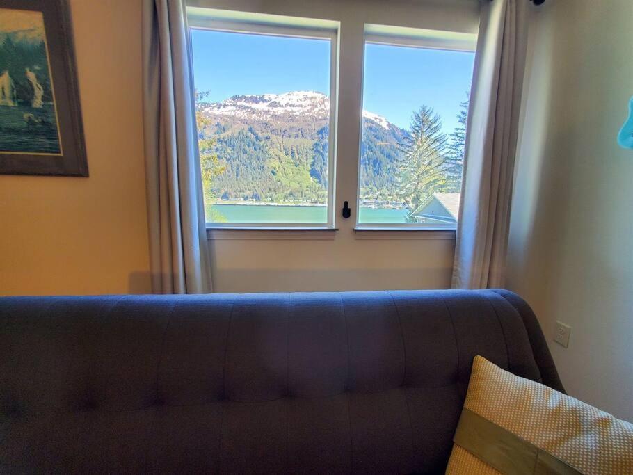 Ocean And Mountain View Home, Near Downtown Juneau Eksteriør billede