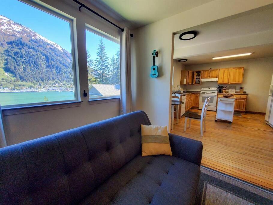 Ocean And Mountain View Home, Near Downtown Juneau Eksteriør billede